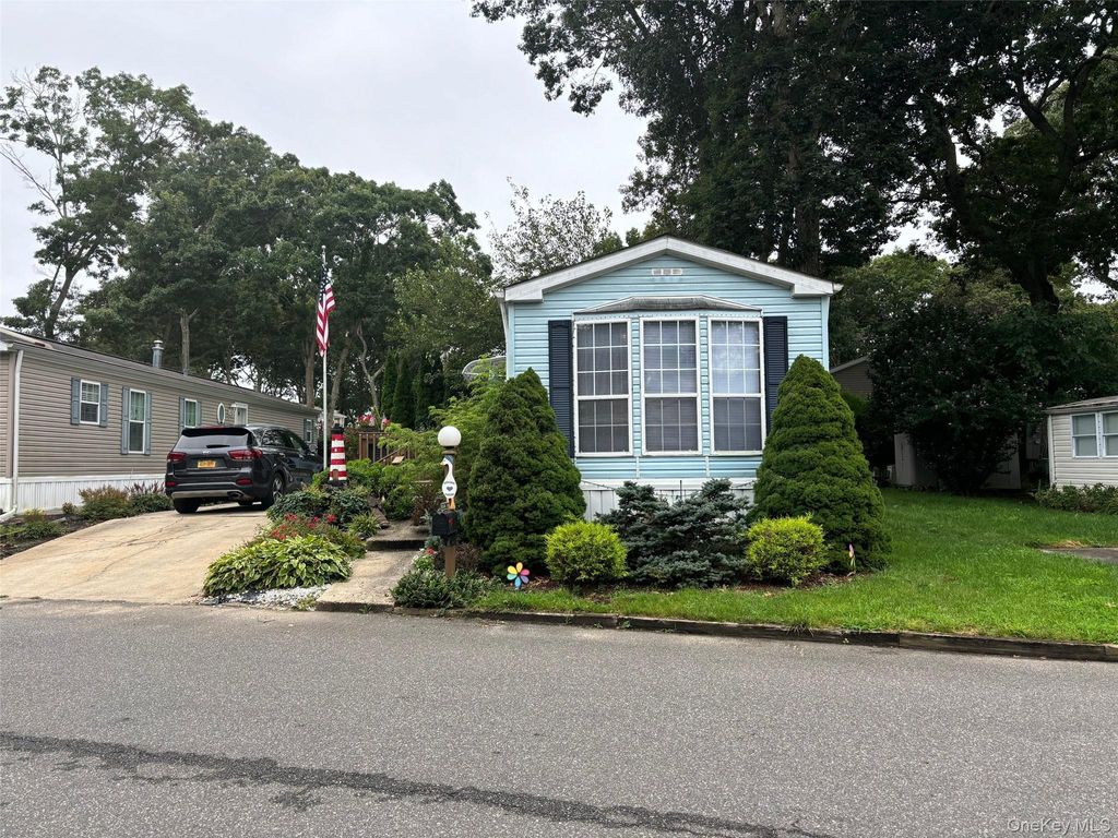 1661 Old Country Road 189, Riverhead, NY 11901
