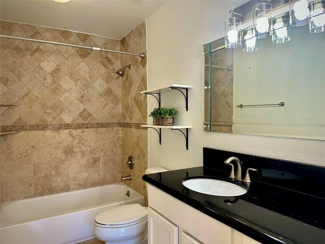 18800 Egret Bay Boulevard 214, Webster, TX 77058
