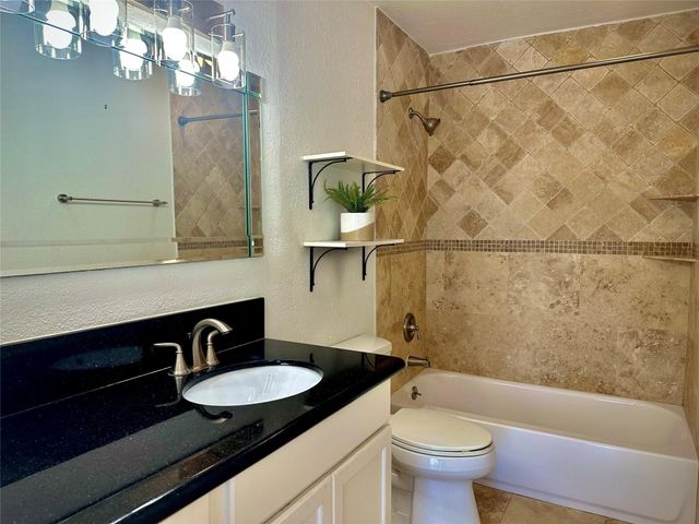 18800 Egret Bay Boulevard 214, Webster, TX 77058