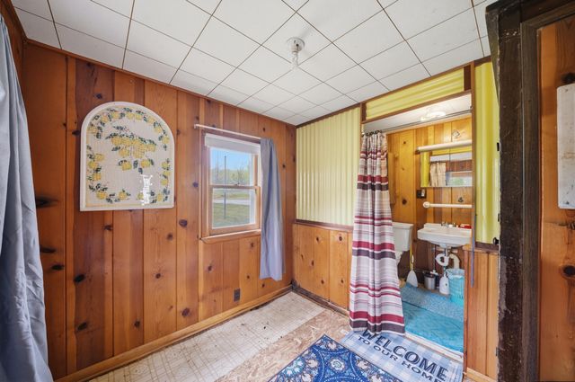 1196 Lakeview Drive, Brooklyn, MI 49230