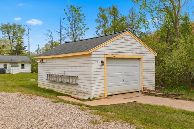 1196 Lakeview Drive, Brooklyn, MI 49230