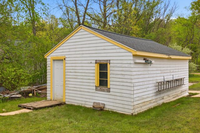 1196 Lakeview Drive, Brooklyn, MI 49230