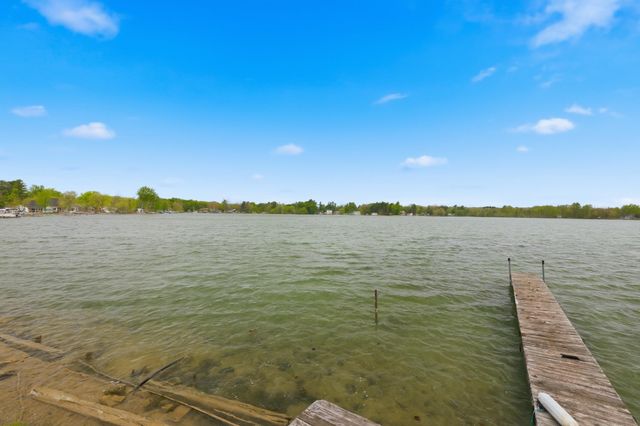 1196 Lakeview Drive, Brooklyn, MI 49230