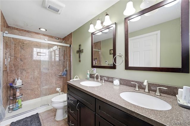 39 S Irwinwood Road, Lancaster, NY 14086