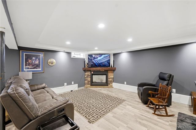 39 S Irwinwood Road, Lancaster, NY 14086