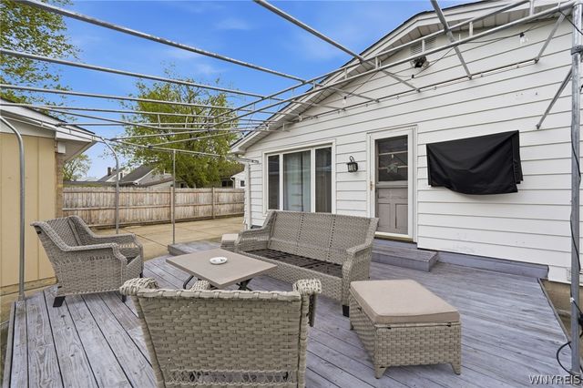 39 S Irwinwood Road, Lancaster, NY 14086