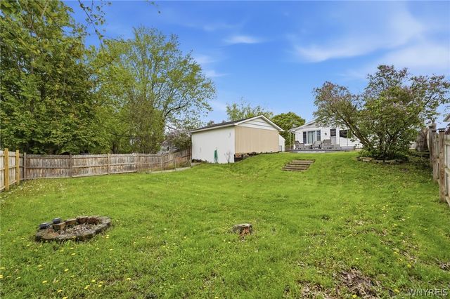 39 S Irwinwood Road, Lancaster, NY 14086