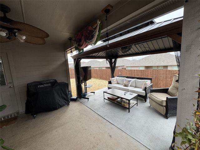 721 Whitecomb Lane, Justin, TX 76247