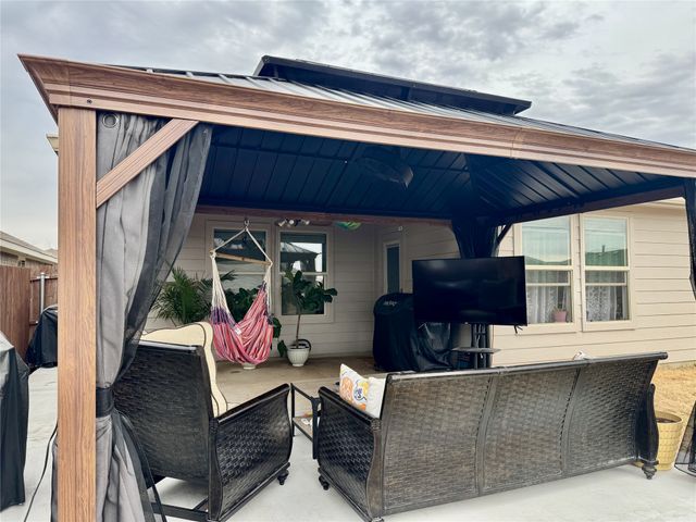 721 Whitecomb Lane, Justin, TX 76247