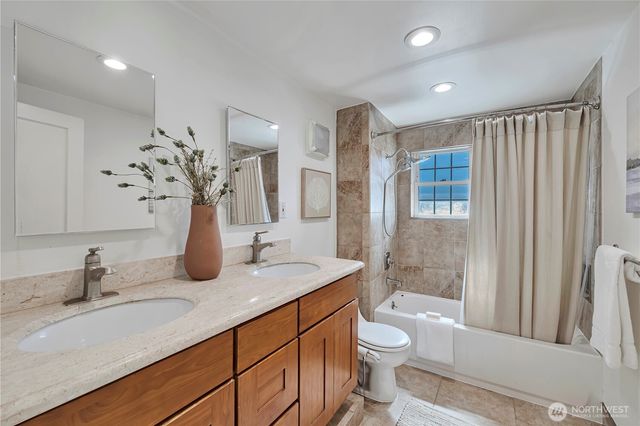 4715 S Orcas Street, Seattle, WA 98118