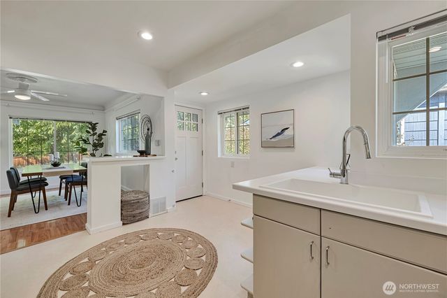 4715 S Orcas Street, Seattle, WA 98118