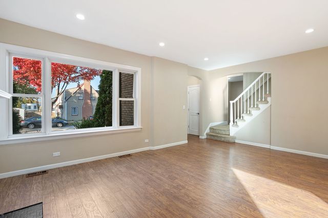 9535 S Fairfield Avenue, Evergreen Park, IL 60805