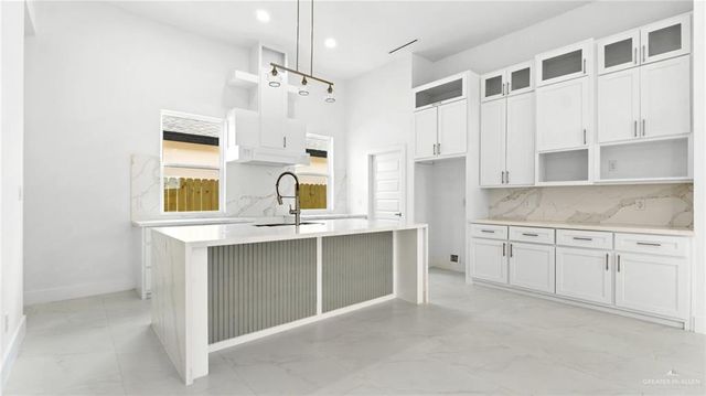 2901 Rosalinda Street, Edinburg, TX 78542