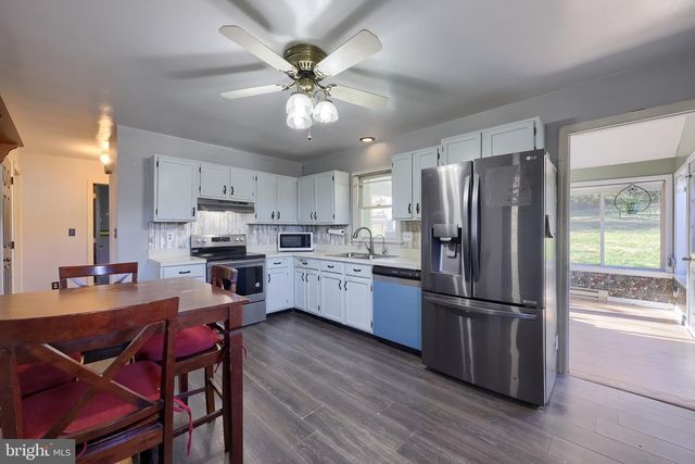 520 PITNEY RD, Columbia, PA 17512