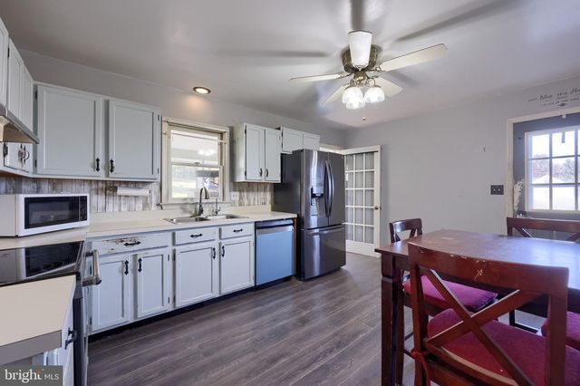 520 PITNEY RD, Columbia, PA 17512