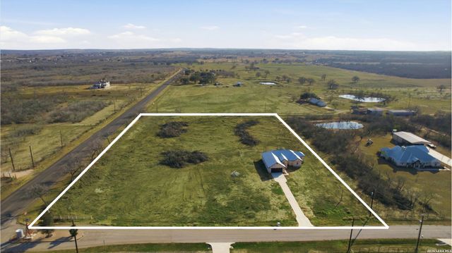 14674 Silesia Dr, St Hedwig, TX 78152