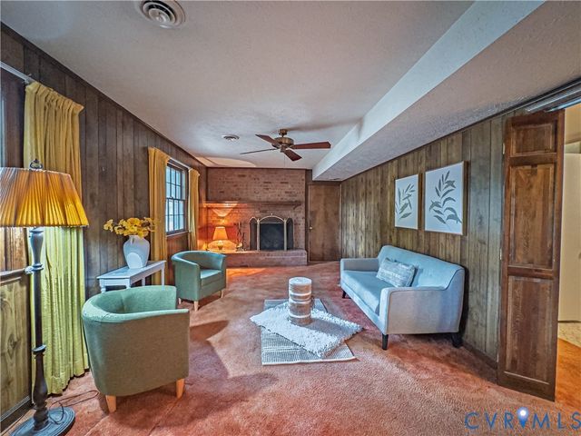 115 Flintlock Dr, Colonial Heights, VA 23834