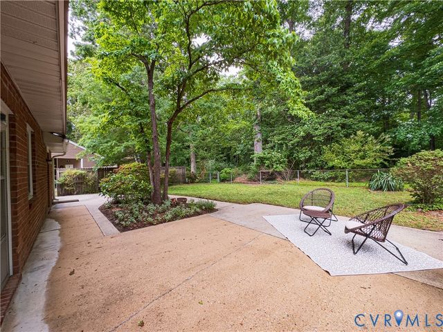 115 Flintlock Dr, Colonial Heights, VA 23834