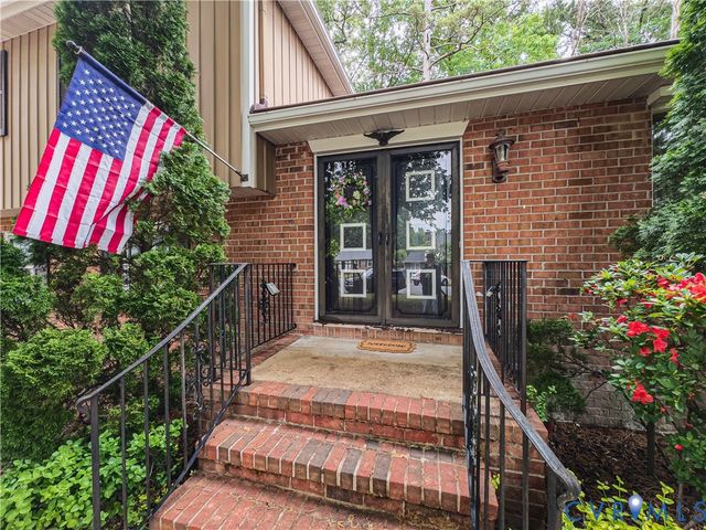 115 Flintlock Dr, Colonial Heights, VA 23834