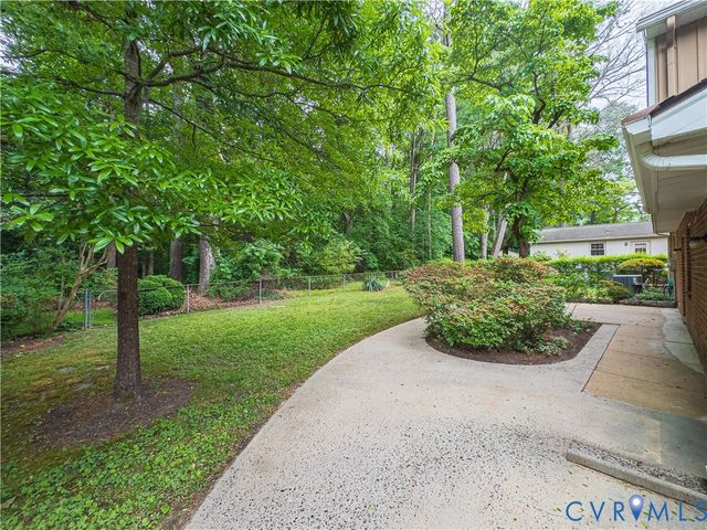 115 Flintlock Dr, Colonial Heights, VA 23834