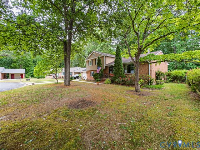 115 Flintlock Dr, Colonial Heights, VA 23834