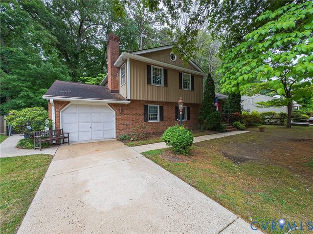 115 Flintlock Dr, Colonial Heights, VA 23834