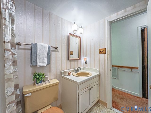 115 Flintlock Dr, Colonial Heights, VA 23834