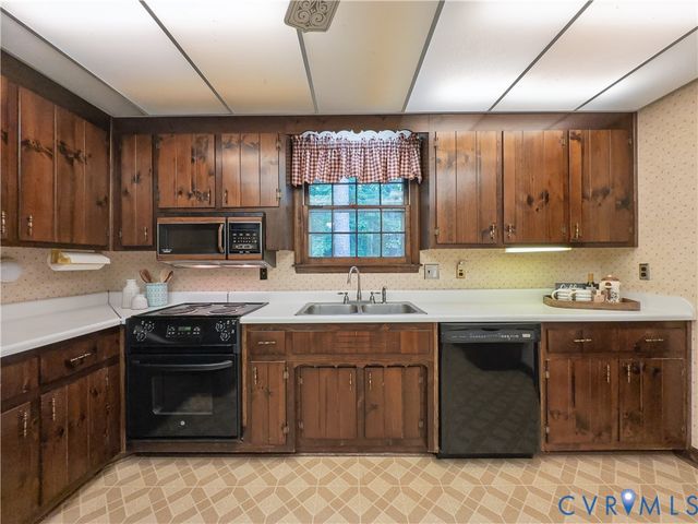 115 Flintlock Dr, Colonial Heights, VA 23834