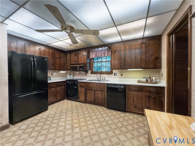 115 Flintlock Dr, Colonial Heights, VA 23834