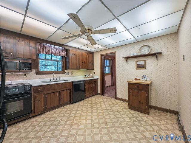 115 Flintlock Dr, Colonial Heights, VA 23834