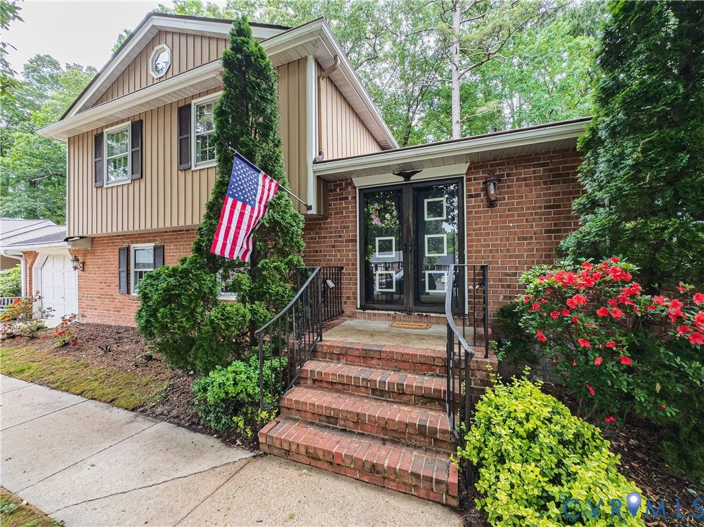 115 Flintlock Dr, Colonial Heights, VA 23834
