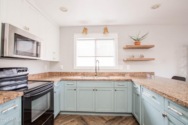 3920 E SOUTH FORK Drive, Phoenix, AZ 85044