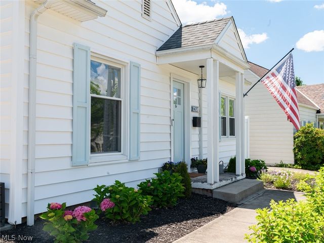 2268 Parkview Drive, Cuyahoga Falls, OH 44223