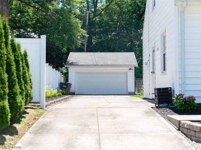 2268 Parkview Drive, Cuyahoga Falls, OH 44223