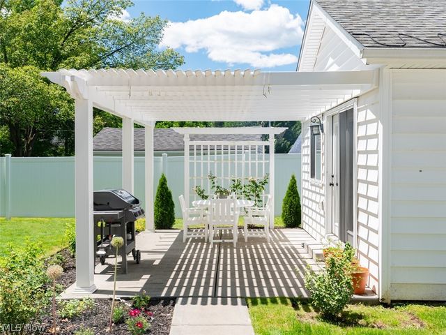 2268 Parkview Drive, Cuyahoga Falls, OH 44223