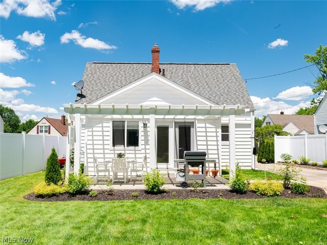 2268 Parkview Drive, Cuyahoga Falls, OH 44223
