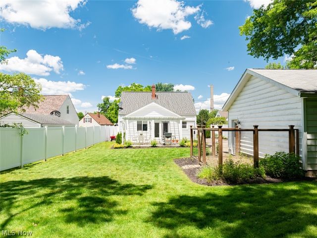 2268 Parkview Drive, Cuyahoga Falls, OH 44223
