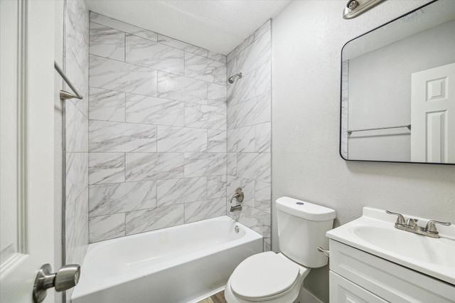 7426 Saunders Road, Houston, TX 77016