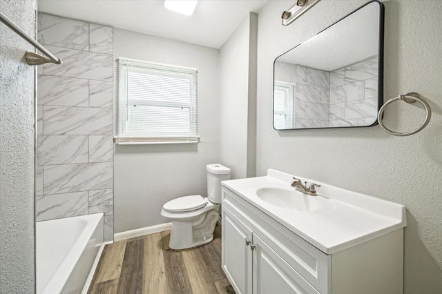 7426 Saunders Road, Houston, TX 77016