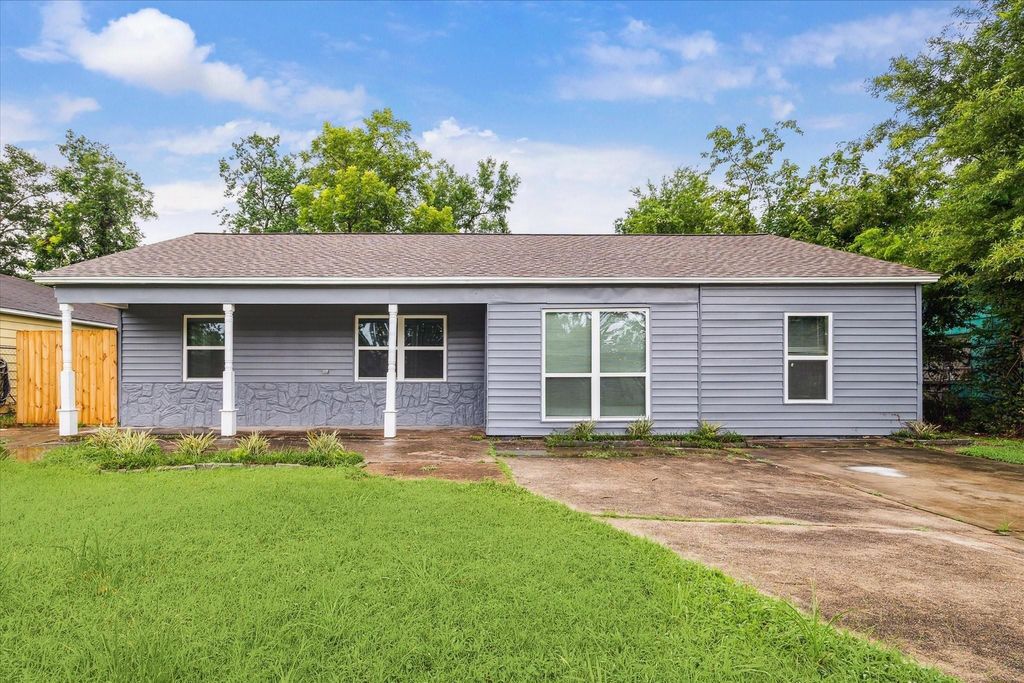 7426 Saunders Road, Houston, TX 77016