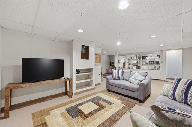 45 Sussex Lane, Worcester, MA 01602