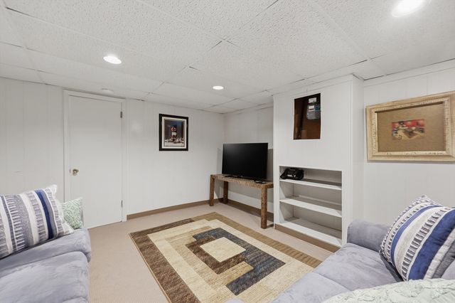 45 Sussex Lane, Worcester, MA 01602