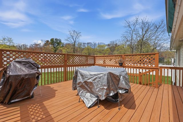 45 Sussex Lane, Worcester, MA 01602