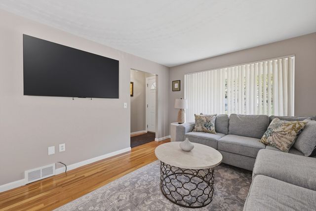 45 Sussex Lane, Worcester, MA 01602