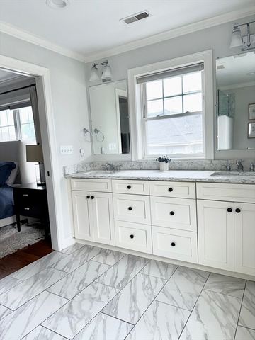 43 Hall St 1, Waltham, MA 02453