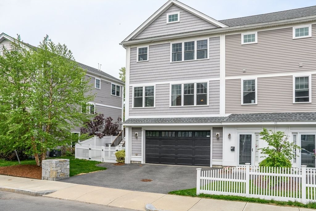 43 Hall St 1, Waltham, MA 02453
