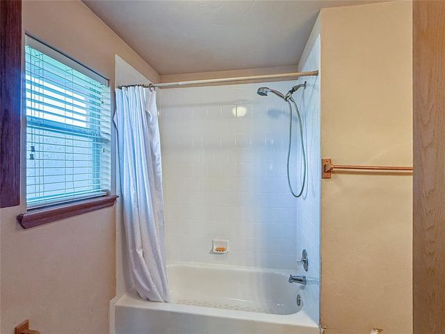 398 NE 9th Place, Newcastle, OK 73065