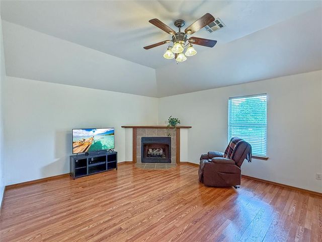 398 NE 9th Place, Newcastle, OK 73065