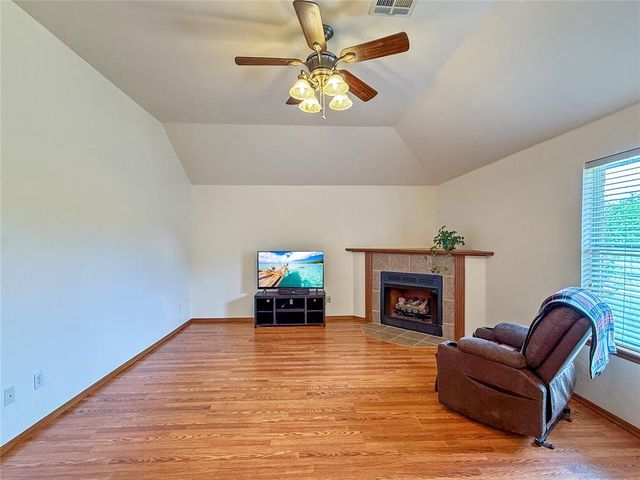 398 NE 9th Place, Newcastle, OK 73065