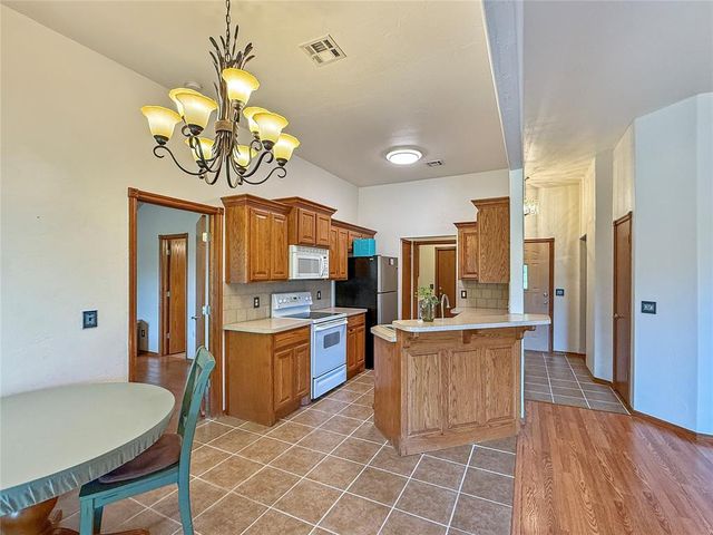 398 NE 9th Place, Newcastle, OK 73065